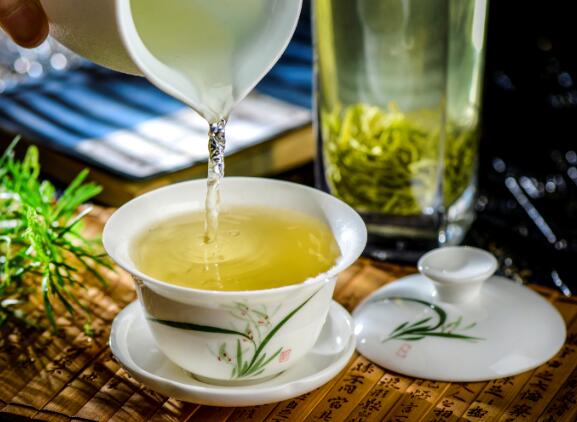 茶有养生保健功效但是茶喝越多越好吗  茶喝得越多功效越好对吗