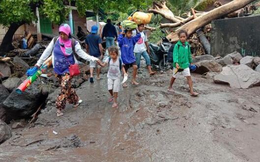 印尼山体滑坡死亡人数增至84人  另有7000人流离失所
