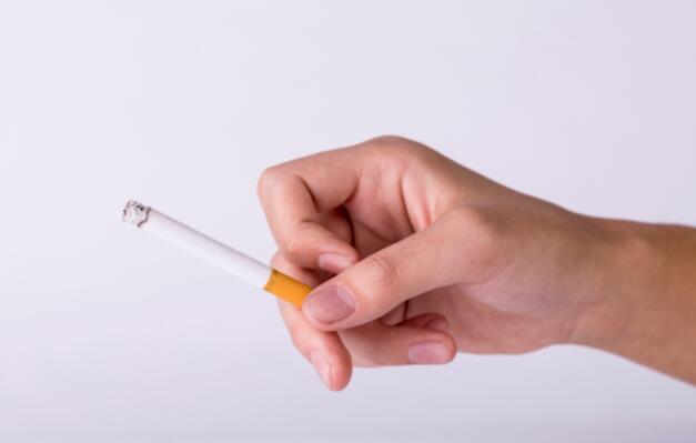 接种新冠疫苗后能抽烟吗  打完新冠疫苗后多久能抽烟