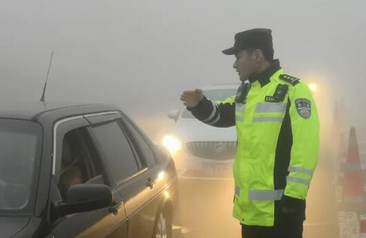 受大雾影响 今晨河南湖北境内15条高速交通管制