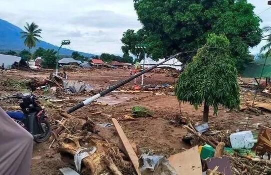 印尼山体滑坡山体造成167人死亡 村民房屋被毁道路桥梁受损