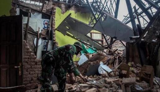 印尼6.1级地震8人死亡39人受伤 目前救援工作仍在进行中