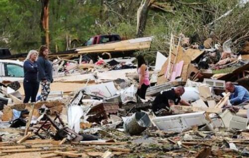 美国路易斯安那州遭遇强风暴 2人死亡12.1万户家庭停电