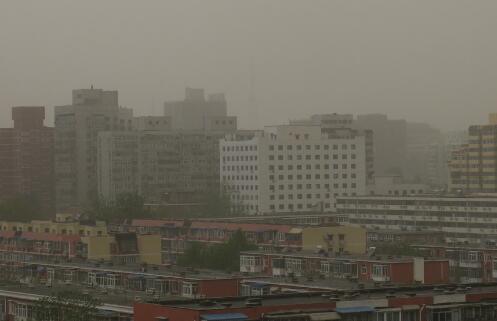 北京空气质量指数飙升至324 市气象局发布沙尘蓝色预警信号