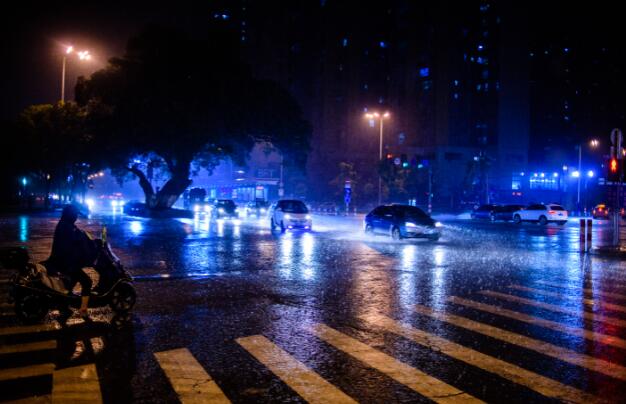 广西今南宁贺州等地降水明显 局部现暴雨雷暴大风强对流天气