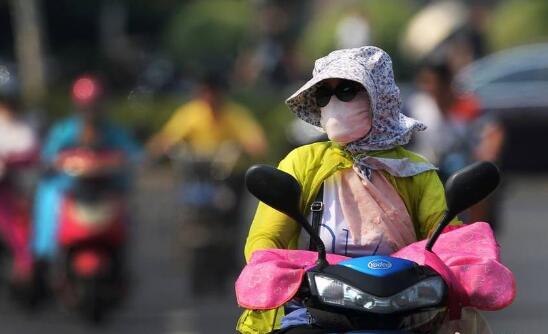 云南发布高温黄色预警气温超35℃  气象台提醒民众减少在户外时间