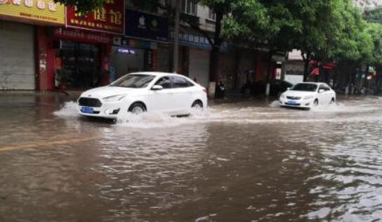 降雨带在华南集结带来大暴雨 北方沙尘暴天气又来了