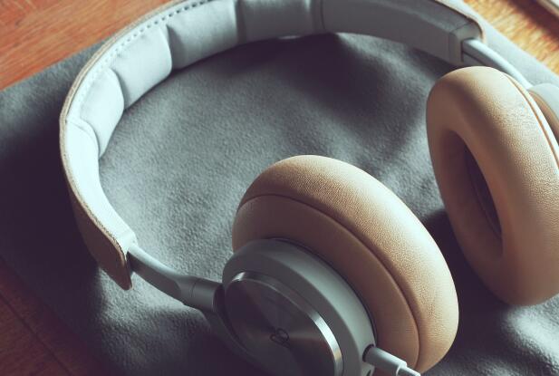 长时间戴耳机会损伤听力吗 长时间戴耳机对耳朵有什么危害