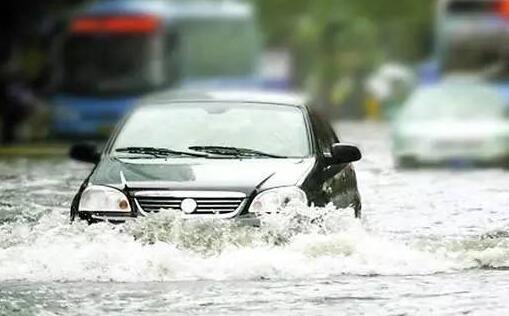 重庆特大雷暴雨出租车被淹仅露车顶是怎么回事 重庆特大雷暴雨出租车被淹仅露车顶是什么情况