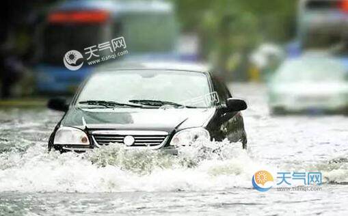 重庆特大雷暴雨出租车被淹仅露车顶是怎么回事 重庆特
