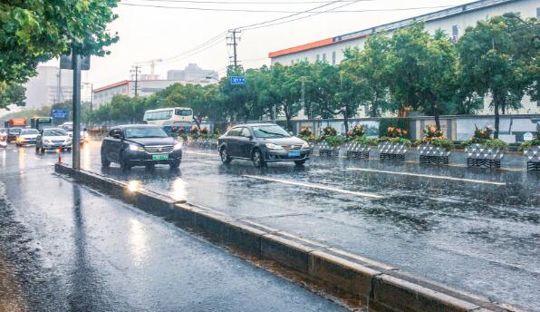 雨影响常德二广高速部分收费站交通管制 湖南多路段将受暴雨影响