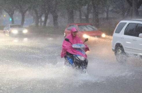 武汉站暴雨漏水部分列车晚点 铁路部门：正在抢修中