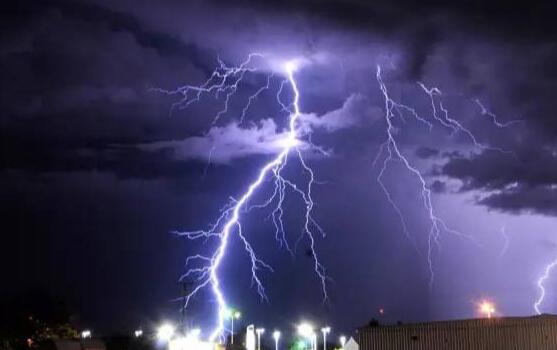 南方今天仍有大范围强对流 中央气象台发布暴雨蓝色预警