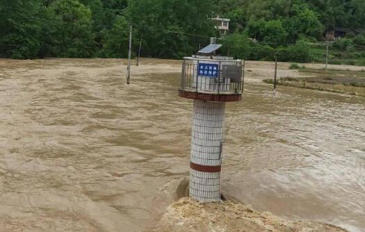 受连日暴雨天气影响 邵阳出现今年首个超警戒水位