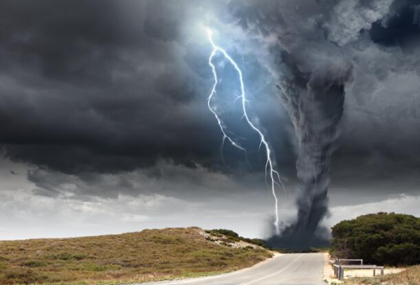 龙卷风如何保护自己 遇到龙卷风怎么躲避