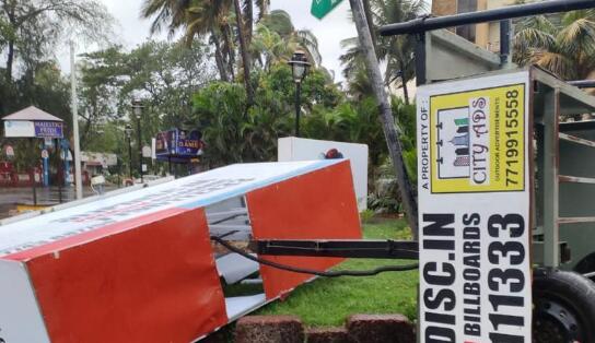 热带气旋席卷印度西部沿岸 10人死亡15万居民无家可归