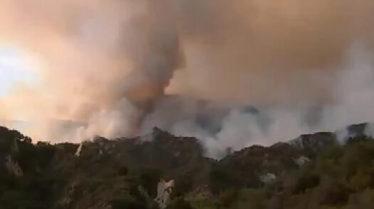 洛杉矶山火已烧了足足5天 当前火势还未得到有效控制