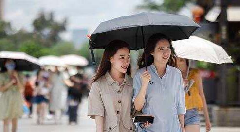 广东多地出现35℃以上高温 未来三天有暴雨强对流