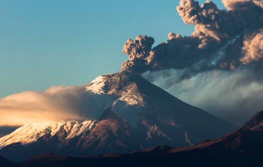 刚果火山喷发死亡人数增至32人 专家：很有可能吸入有毒气体