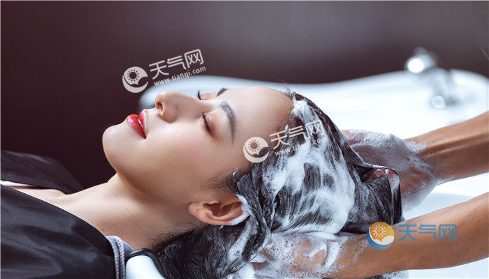 烫发后几天可以洗头 烫头了几天洗一次头合适