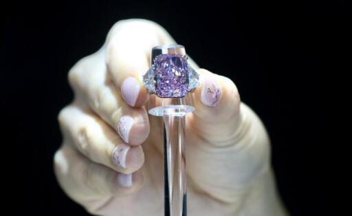 史上最贵紫粉钻石1.8亿元拍出是怎么回事 粉钻和红宝石有什么区别
