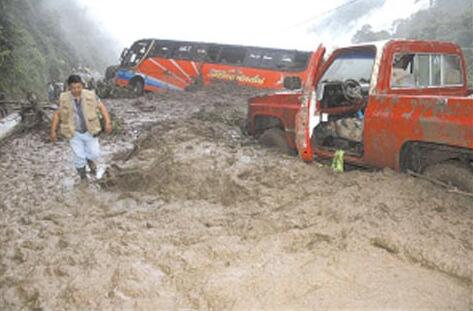 福建暴雨不断启动Ⅳ级应急响应 多地出现泥石流城市内涝灾害