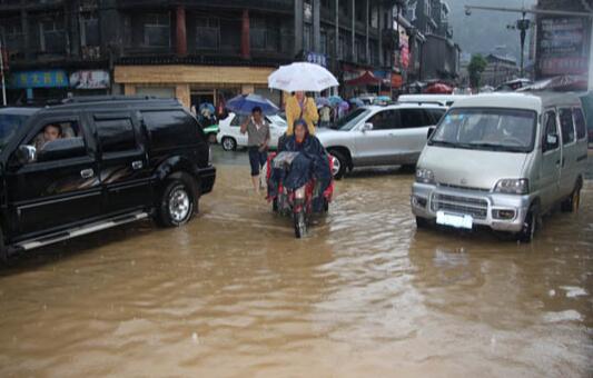 湖南暴雨不停歇气温25℃以下 局地伴有雷暴大风强对流天气