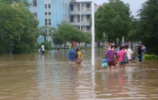 江西暴雨赣江上中游发生超警洪水 目前累计3.6万人受灾