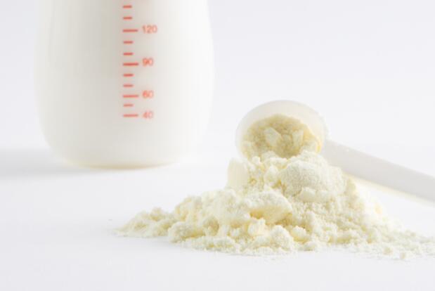 淡黄色的奶粉是添加了色素吗 为什么有些奶粉是黄色的