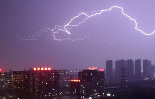 广东雷雨上线缓解高考炙热天气  气象台提醒考生防范雷雨天