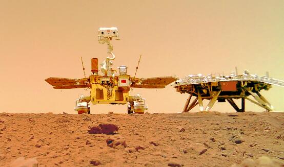 天问一号着陆火星首批科学影像图公布 画面中表面地貌细节丰富