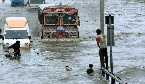 巴基斯坦暴雨致5人死亡6人受伤 当地多座桥梁被毁