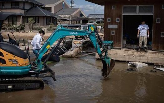 日本冲暴雨引发山体滑坡灾害 周边1.6万人被迫撤离