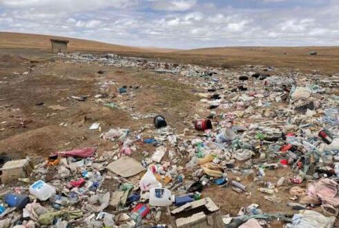 青藏可可西里地区再现巨大露天垃圾带 相关部门：已经组织人员清理