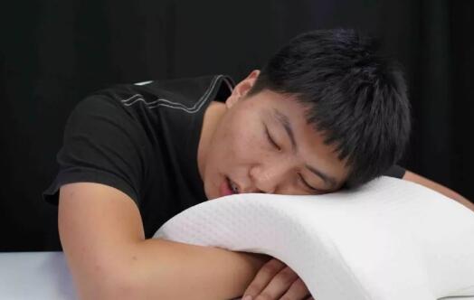 午睡不超过1小时减缓大脑早衰 午睡时间多久为宜