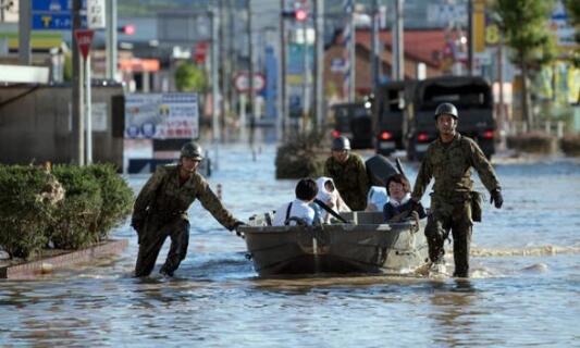 日本暴雨引发多地泥石流灾害 冲绳市政府下令疏散近1.6万人