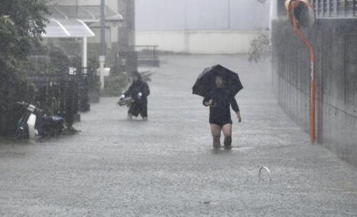 日本暴雨引发多地泥石流灾害 冲绳市政府下令疏散近1.6万人