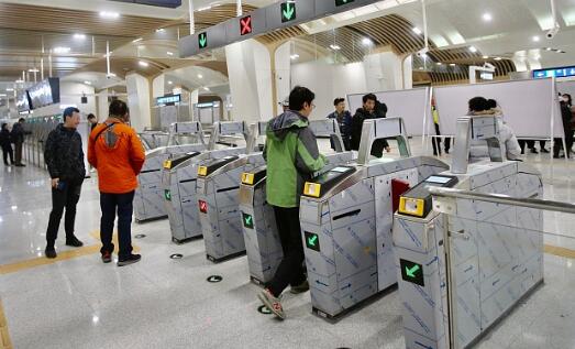 北京地铁今日起可刷数字人民币 不仅可以坐地铁还可以各种消费