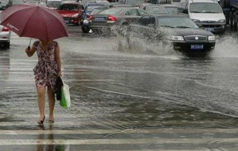 周末内蒙古强降雨持续“在线” 呼和浩特多地伴有强对流
