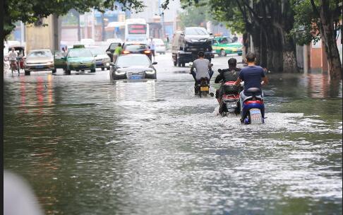 湖北暴雨不停还伴有雷电大风 省内多地出现城市内涝现象