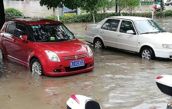 湖北暴雨不停还伴有雷电大风 省内多地出现城市内涝现象