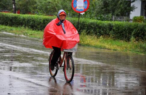 内蒙古东部地区雷雨频繁 局地最高气温28℃以下