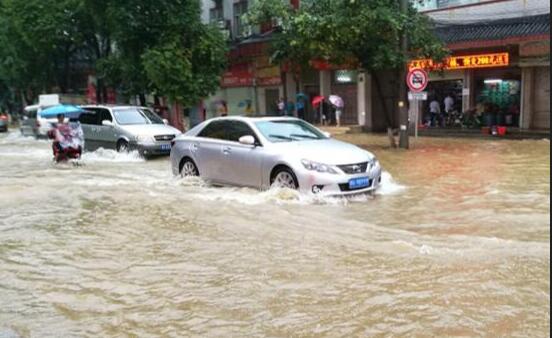 南方局部地区仍有暴雨体感闷热 降雨影响华北东北最高温不足25℃