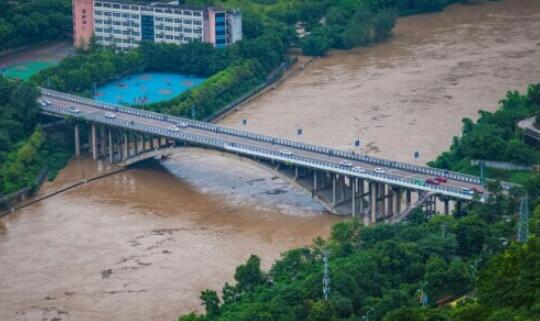 重庆发布橙色洪水预警 目前已紧急转移群众2万余人