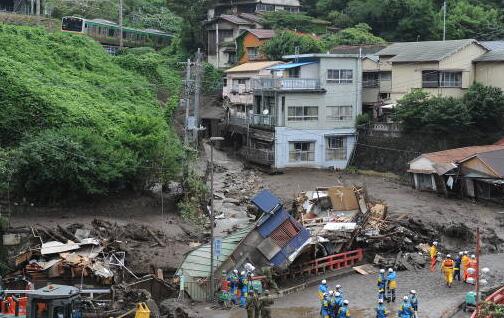 日本热海泥石流死亡人数增至4人 目前仍有80人失踪