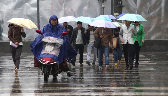 目前江汉淮河等地仍有强降雨 长沙南昌等江南气温30℃以上