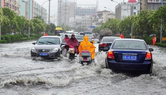 南京瞬间白昼变黑夜 市气象台已升级发布暴雨黄色预警