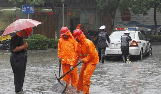 台风胚胎97W卷起大量水汽 四川迎今年以来最强暴雨天气