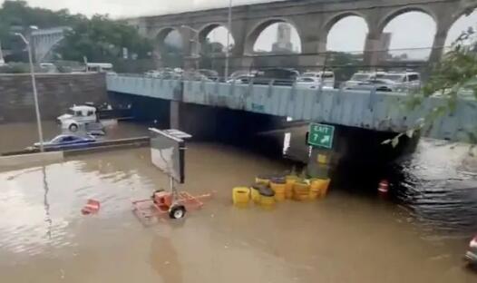 纽约暴雨多个地铁站秒变地下湖 地铁负责人：我们做的很好