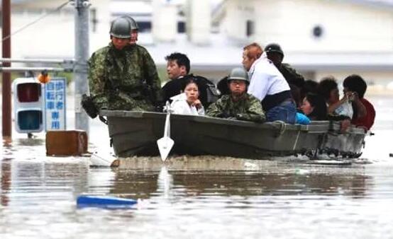 日本九州暴雨引发河水泛滥 近25万居民被迫离开家园